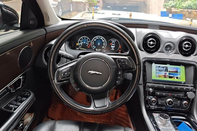Used Jaguar XJ 2016 XJL 2.0T Two-Wheel-Drive Elegant Business Edition Steering Wheel