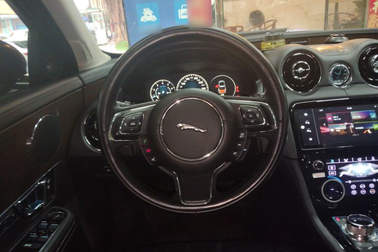 Used Jaguar XJ 2016 XJL 3.0 SC Two-Wheel-Drive Elegant Business Edition Steering Wheel