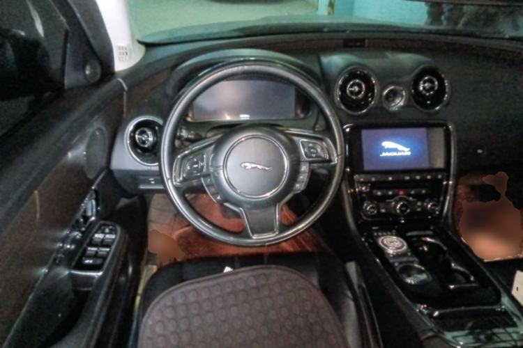 Used Jaguar XJ 2016 XJL 3.0 SC Two-Wheel-Drive Elegant Business Edition Steering Wheel