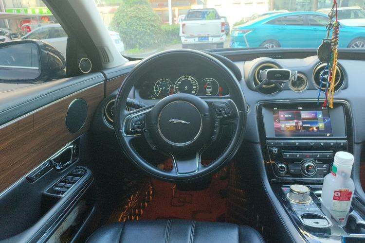 Used Jaguar XJ 2016 XJL 2.0T Two-Wheel-Drive Elegant Business Edition Steering Wheel