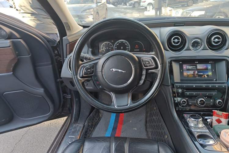 Used Jaguar XJ 2016 XJL 2.0T Two-Wheel-Drive Elegant Business Edition Steering Wheel