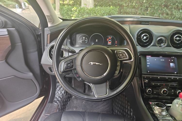 Used Jaguar XJ 2016 XJL 2.0T Two-Wheel-Drive Elegant Business Edition Steering Wheel