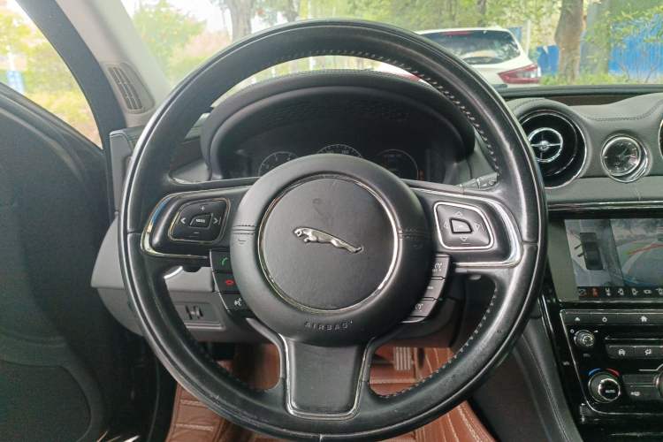 Used Jaguar XJ 2016 XJL 3.0 SC Two-Wheel-Drive Elegant Business Edition Steering Wheel