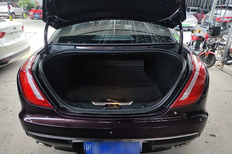 Used Jaguar XJ 2016 XJL 3.0 SC Two-Wheel-Drive Elegant Business Edition Trunk