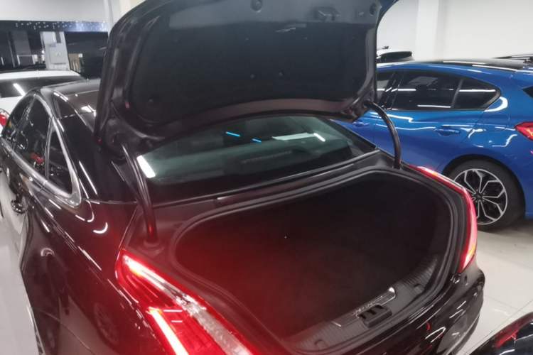 Used Jaguar XJ 2016 XJL 2.0T Two-Wheel-Drive Elegant Business Edition Trunk