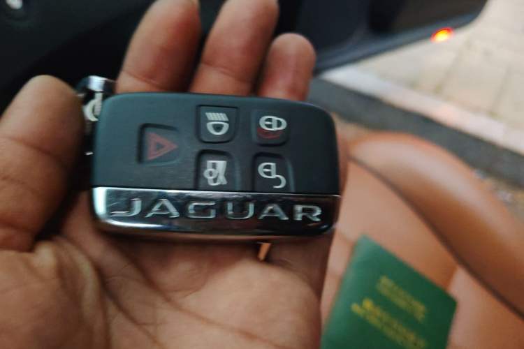 Used Jaguar XJ 2016 XJL 3.0 SC Four-Wheel Drive Panoramic Business Edition Vehicle Key