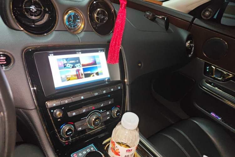 Used Jaguar XJ 2016 XJL 3.0 SC Two-Wheel-Drive Elegant Business Edition Audio And AC Panel