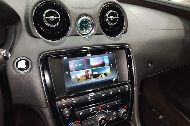 Used Jaguar XJ 2016 XJL 3.0 SC Two-Wheel-Drive Elegant Business Edition Audio And AC Panel