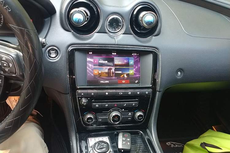 Used Jaguar XJ 2016 XJL 3.0 SC Two-Wheel-Drive Elegant Business Edition Audio And AC Panel