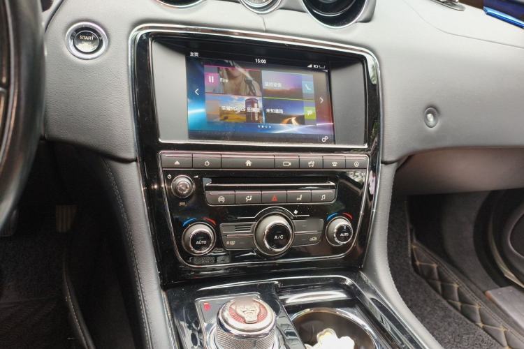 Used Jaguar XJ 2016 XJL 3.0 SC Two-Wheel Drive Prestige Business Edition Audio And AC Panel