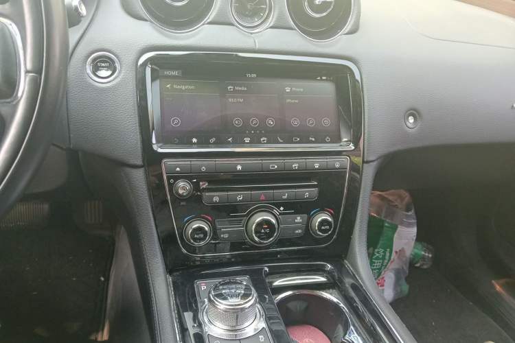 Used Jaguar XJ 2016 XJL 2.0T Two-Wheel-Drive Elegant Business Edition Audio And AC Panel
