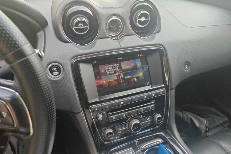 Used Jaguar XJ 2016 XJL 3.0 SC Two-Wheel-Drive Elegant Business Edition Audio And AC Panel