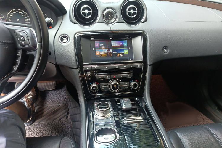 Used Jaguar XJ 2016 XJL 2.0T Two-Wheel-Drive Elegant Business Edition Audio And AC Panel