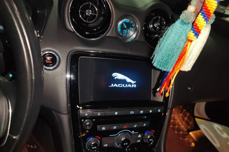Used Jaguar XJ 2016 XJL 3.0 SC Two-Wheel-Drive Elegant Business Edition Audio And AC Panel