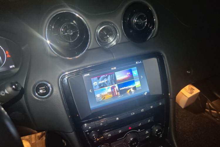 Used Jaguar XJ 2016 XJL 3.0 SC Two-Wheel-Drive Elegant Business Edition Audio And AC Panel