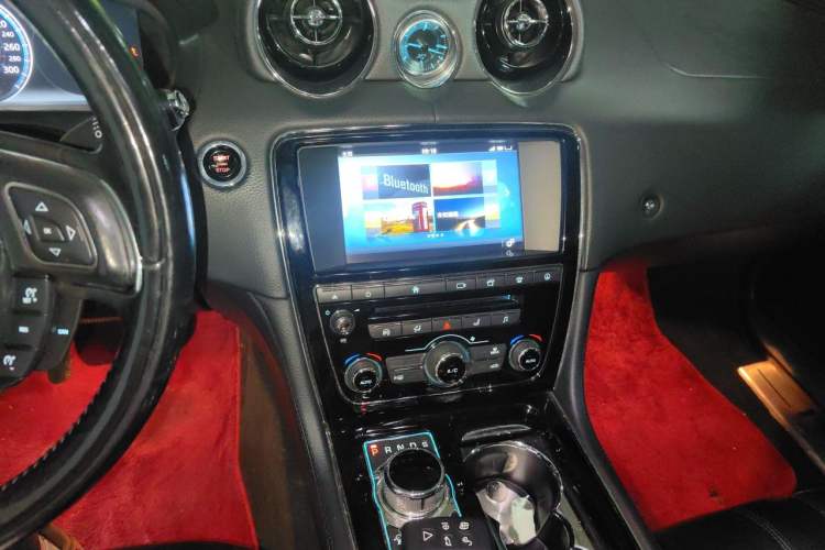 Used Jaguar XJ 2016 XJL 2.0T Two-Wheel-Drive Elegant Business Edition Audio And AC Panel