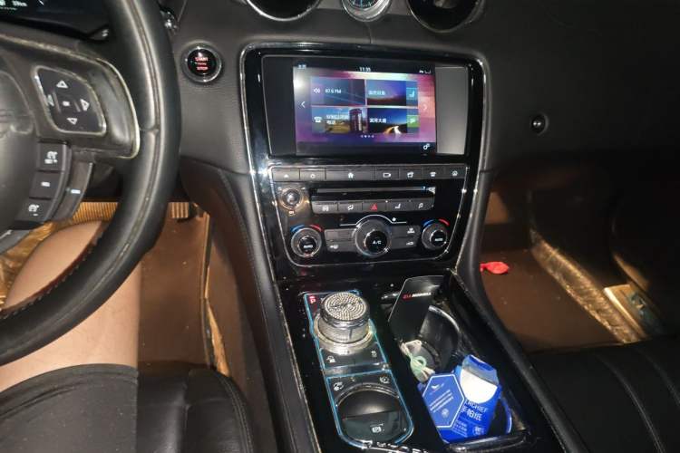 Used Jaguar XJ 2016 XJL 3.0 SC Two-Wheel-Drive Elegant Business Edition Audio And AC Panel