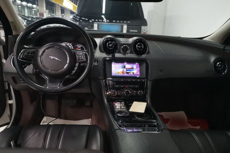 Used Jaguar XJ 2016 XJL 3.0 SC Two-Wheel-Drive Elegant Business Edition Center Console