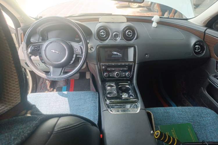 Used Jaguar XJ 2016 XJL 3.0 SC Two-Wheel-Drive Elegant Business Edition Center Console