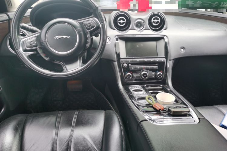 Used Jaguar XJ 2016 XJL 2.0T Two-Wheel-Drive Elegant Business Edition Center Console