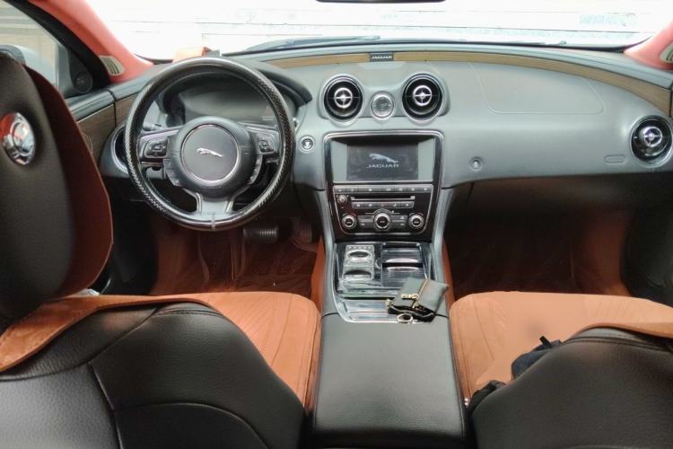 Used Jaguar XJ 2016 XJL 2.0T Two-Wheel-Drive Elegant Business Edition Center Console