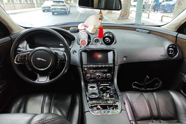 Used Jaguar XJ 2016 XJL 2.0T Two-Wheel-Drive Elegant Business Edition Center Console