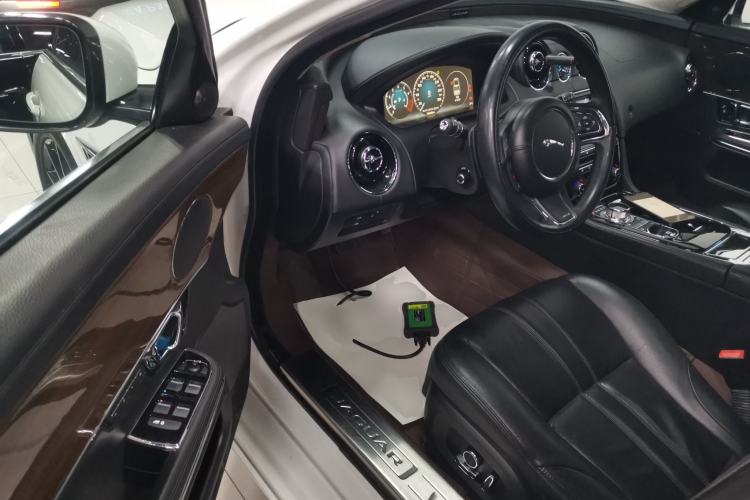 Used Jaguar XJ 2016 XJL 3.0 SC Two-Wheel-Drive Elegant Business Edition Driver Seat