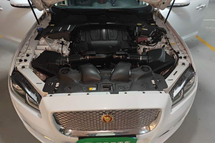 Used Jaguar XJ 2016 XJL 3.0 SC Two-Wheel-Drive Elegant Business Edition Engine Bay