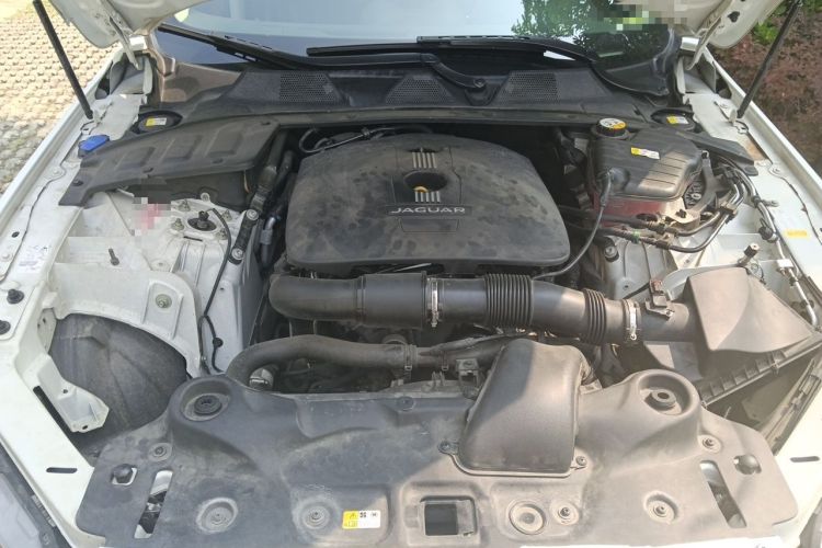 Used Jaguar XJ 2016 XJL 2.0T Two-Wheel-Drive Elegant Business Edition Engine Bay