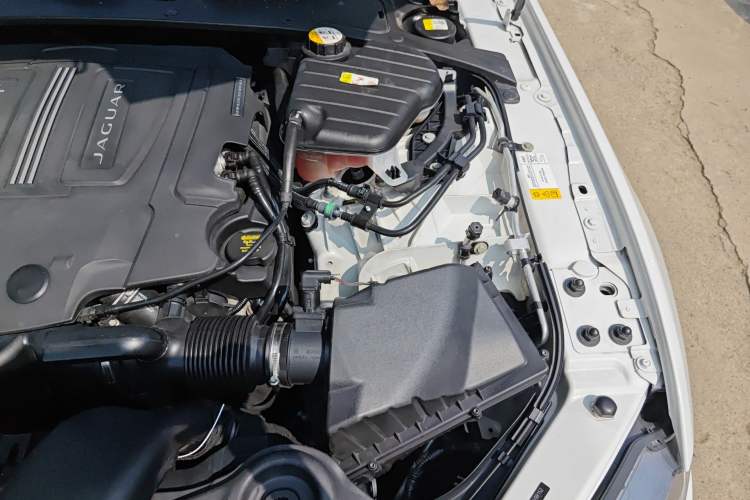 Used Jaguar XJ 2016 XJL 3.0 SC Two-Wheel-Drive Elegant Business Edition Engine Bay Left