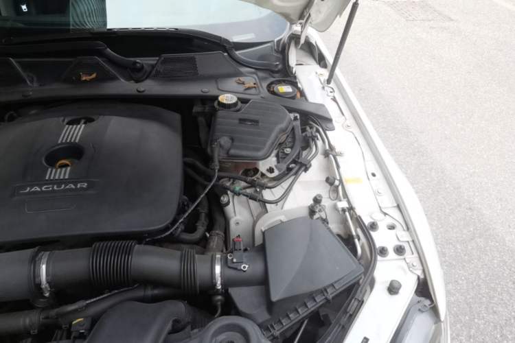 Used Jaguar XJ 2016 XJL 2.0T Two-Wheel-Drive Elegant Business Edition Engine Bay Left