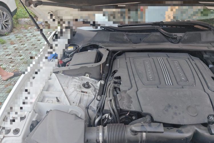 Used Jaguar XJ 2016 XJL 3.0 SC Two-Wheel-Drive Elegant Business Edition Engine Bay Right