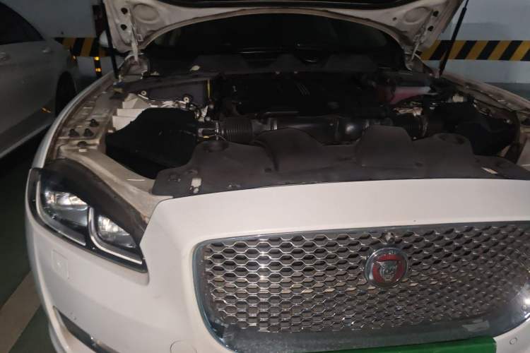 Used Jaguar XJ 2016 XJL 3.0 SC Two-Wheel-Drive Elegant Business Edition Engine Bay Right