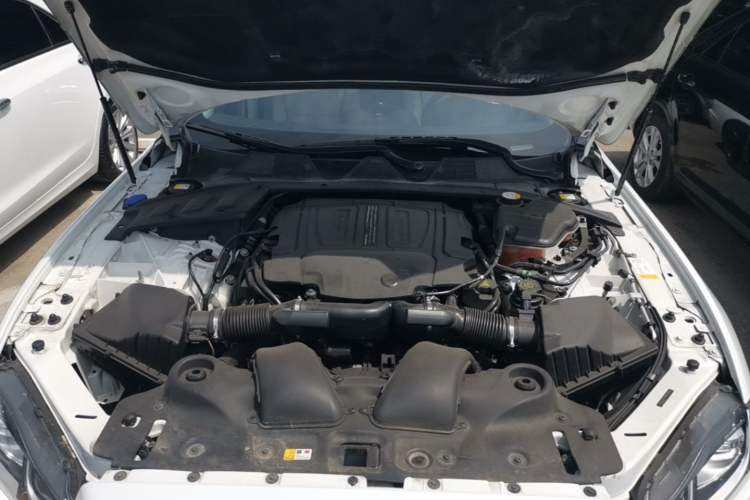 Used Jaguar XJ 2016 XJL 3.0 SC Four-Wheel Drive Panoramic Business Edition Engine Bay