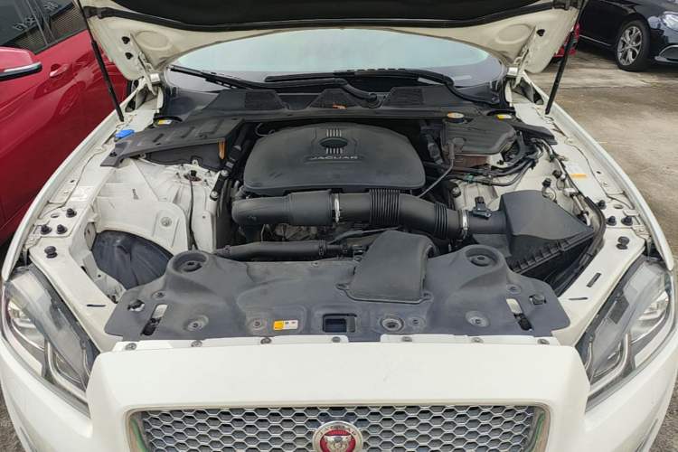 Used Jaguar XJ 2016 XJL 2.0T Two-Wheel-Drive Elegant Business Edition Engine Bay