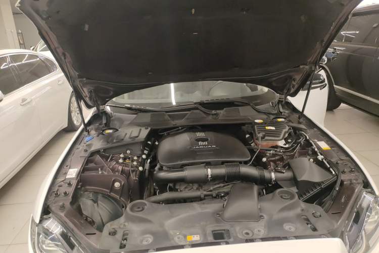 Used Jaguar XJ 2016 XJL 2.0T Two-Wheel-Drive Elegant Business Edition Engine Bay