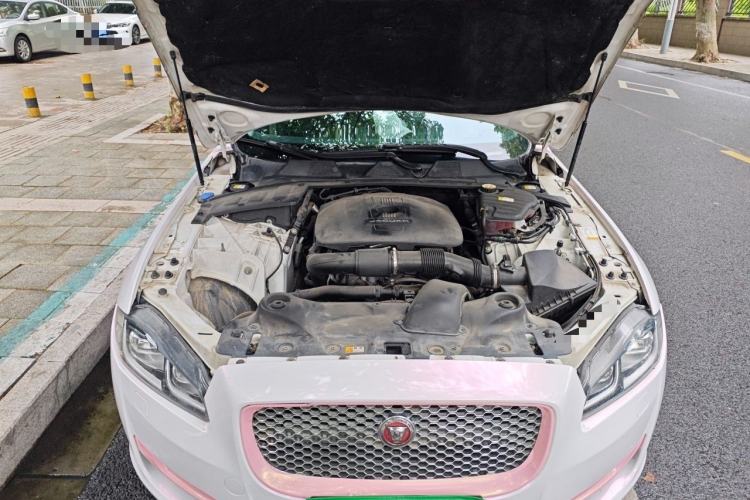 Used Jaguar XJ 2016 XJL 2.0T Two-Wheel-Drive Elegant Business Edition Engine Bay