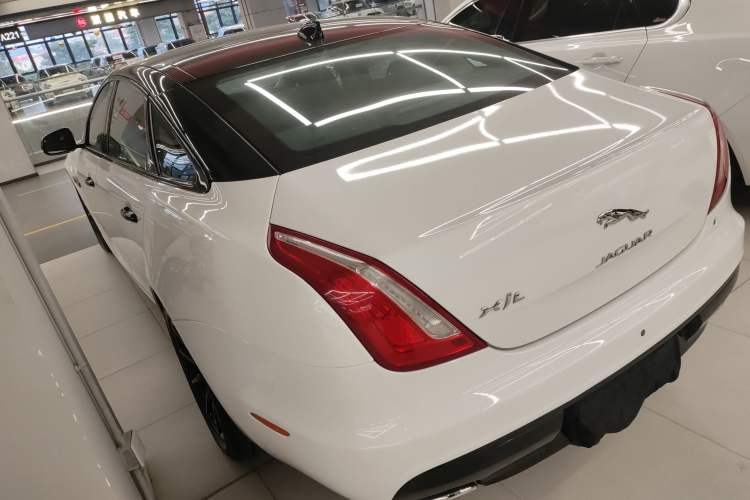 Used Jaguar XJ 2016 XJL 2.0T Two-Wheel-Drive Elegant Business Edition Exterior 3