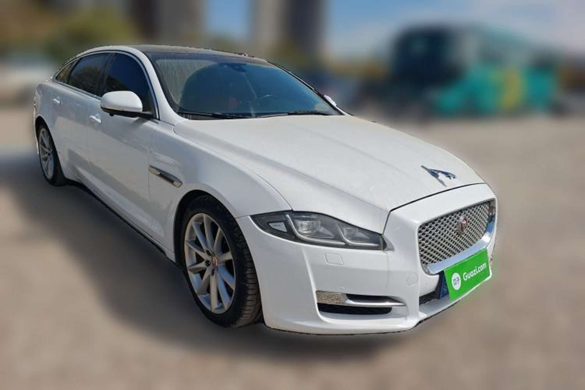 Used Jaguar XJ 2016 XJL 2.0T Two-Wheel-Drive Elegant Business Edition Front Right 45 Deg