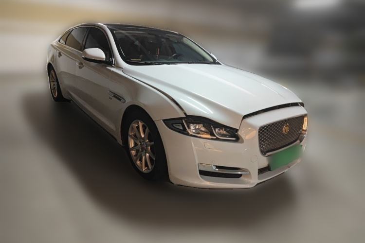 Used Jaguar XJ 2016 XJL 3.0 SC Two-Wheel-Drive Elegant Business Edition Front Right 45 Deg