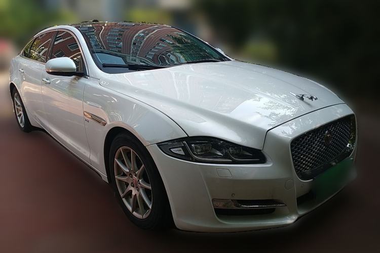 Used Jaguar XJ 2016 XJL 3.0 SC Two-Wheel-Drive Elegant Business Edition Front Right 45 Deg