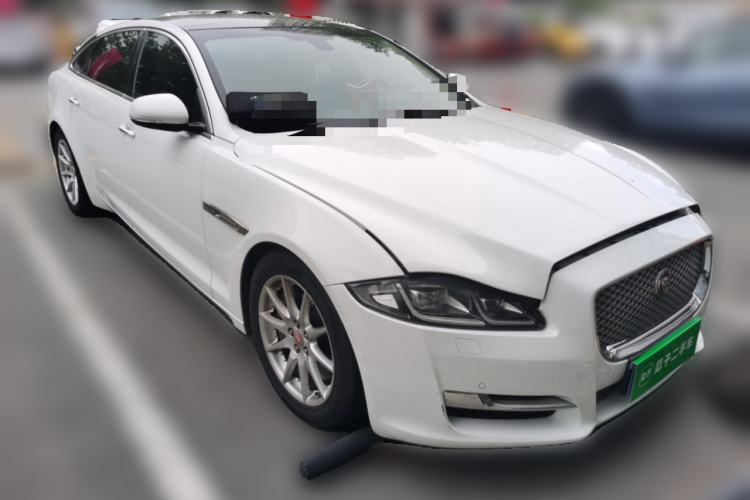 Used Jaguar XJ 2016 XJL 2.0T Two-Wheel-Drive Elegant Business Edition Front Right 45 Deg