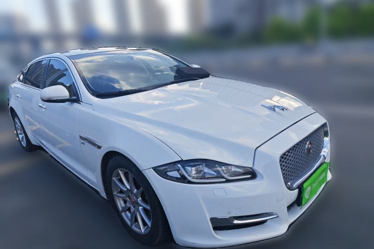 Used Jaguar XJ 2016 XJL 3.0 SC Two-Wheel-Drive Elegant Business Edition Front Right 45 Deg