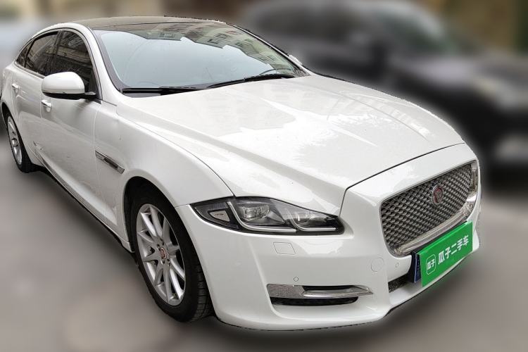 Used Jaguar XJ 2016 XJL 2.0T Two-Wheel-Drive Elegant Business Edition Front Right 45 Deg