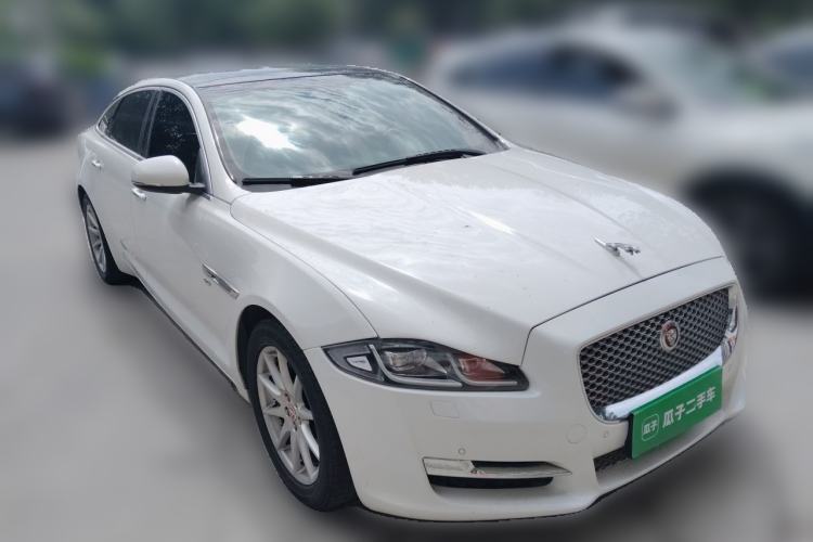 Used Jaguar XJ 2016 XJL 2.0T Two-Wheel-Drive Elegant Business Edition Front Right 45 Deg