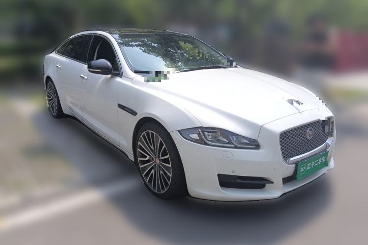 Used Jaguar XJ 2016 XJL 2.0T Two-Wheel-Drive Elegant Business Edition Front Right 45 Deg