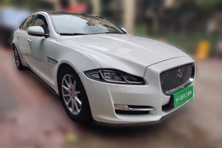 Used Jaguar XJ 2016 XJL 3.0 SC Two-Wheel-Drive Elegant Business Edition Front Right 45 Deg