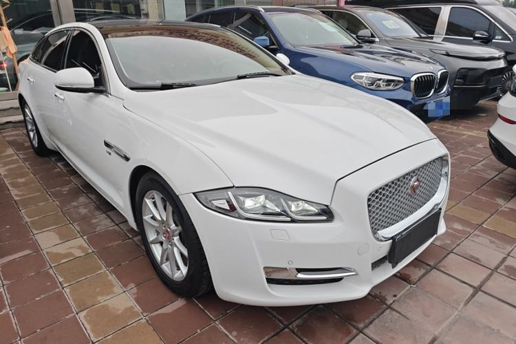 Used Jaguar XJ 2016 XJL 3.0 SC Two-Wheel-Drive Elegant Business Edition Front Right 45 Deg