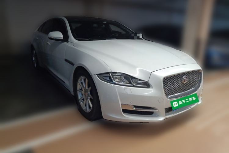 Used Jaguar XJ 2016 XJL 2.0T Two-Wheel-Drive Elegant Business Edition Front Right 45 Deg