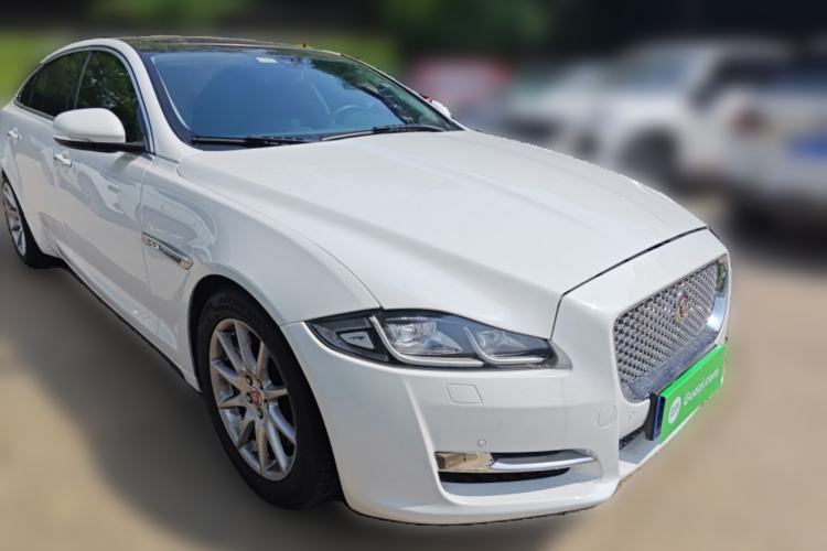 Used Jaguar XJ 2016 XJL 3.0 SC Two-Wheel-Drive Elegant Business Edition Front Right 45 Deg